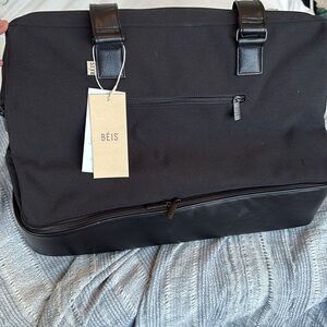 NWT - Beis Weekender in black